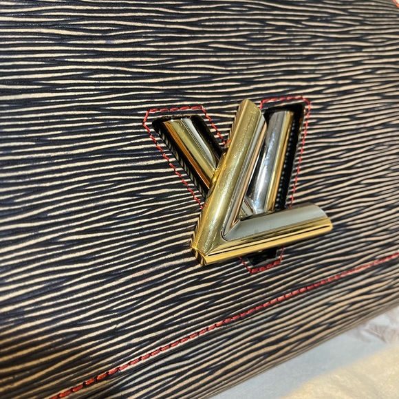 ✨SOLD✨Louis Vuitton Twist MM - Picture 5 of 15